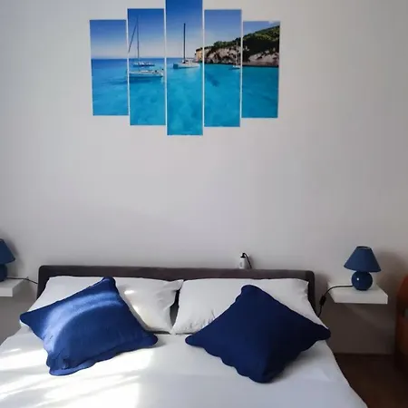 Four Winds Apartment *